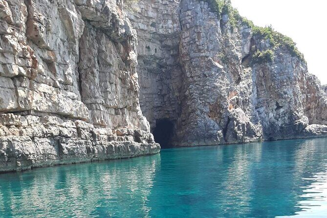 3 Hours Speed Boat tour to the Blue Cave - The speed boat ride: small group, fast pacing, and seating you should think about