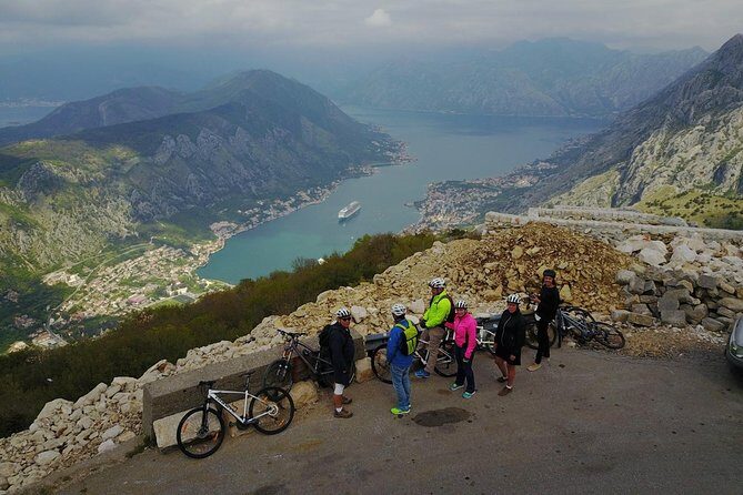 Epic 25 Turns Downhill Bike Descent w/ Panoramic Cable Car Ascent - The Ride Itself: Safety, Brakes, and Sharing the Road