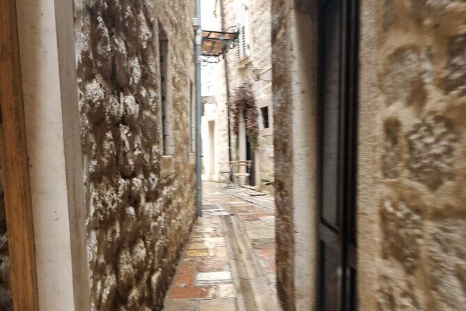 Food, wine and the best private walking tour of Kotor - Starting at Vrata od Mora: the tour’s easy logistics
