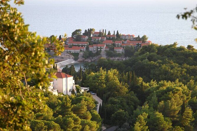 Great tour of coastal monasteries in Budva - Walking on the path of history! - Čelobrdo viewpoint above Budva Bay: the photos happen because the view is real