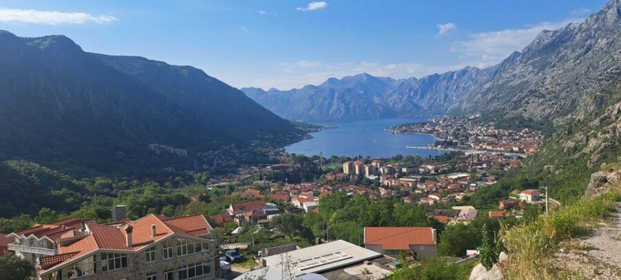 Montenegro: Perast & Kotor - Day Trip from Dubrovnik - When traffic and border delays hit: bathrooms and the clock