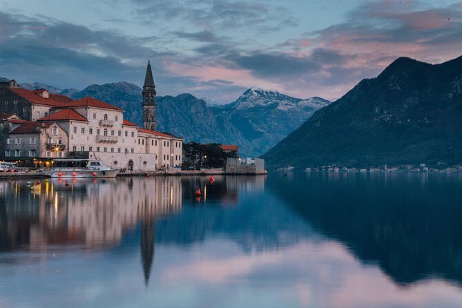 Perast and Our Lady of the Rocks 1,5 hours tour - ticket tour - Stop 5: Perast in a short visit—baroque captains and the 55 m bell tower