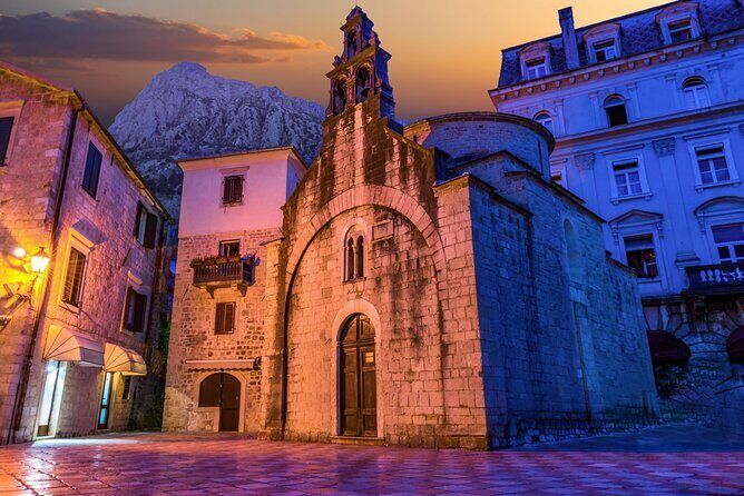 Private Walking tour with Wine and Food - Private guide energy: what you should expect from the people on this tour