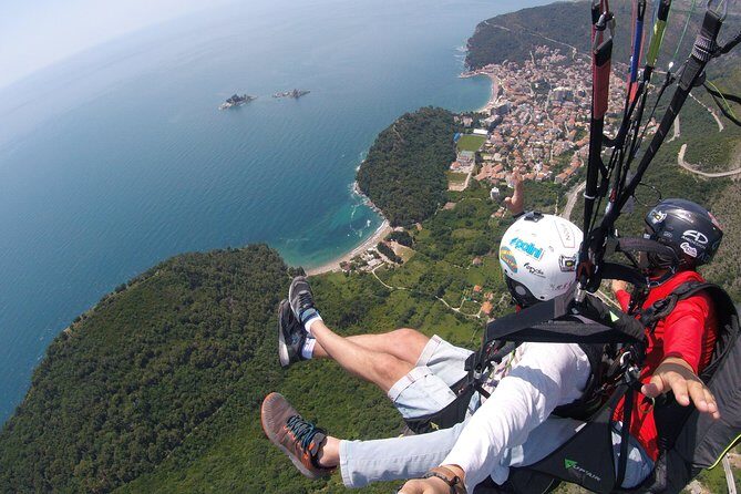 Relaxing flight in Petrovac - Petrovac tandem paragliding: the simple break from Budva life